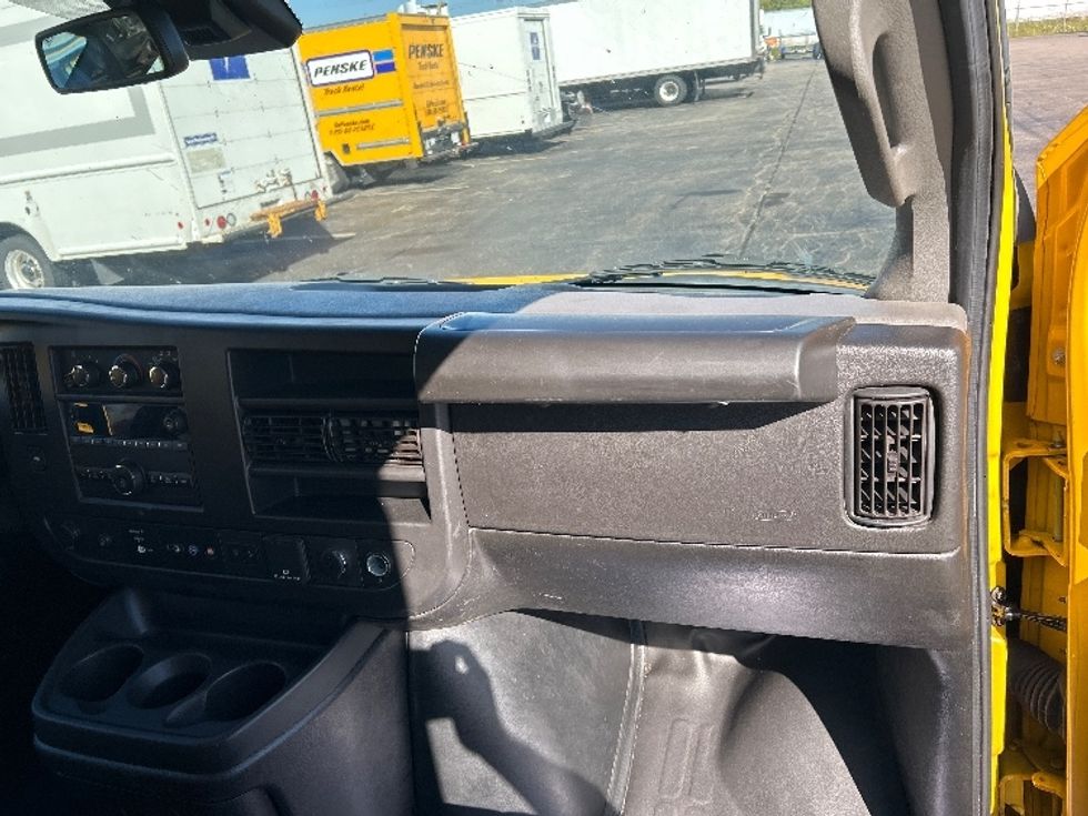 Light Duty Box Truck-Light and Medium Duty Trucks-GMC-2022-Savana G33503-Capitol Heights-MD-101,309\n\t\tmiles-$ 26,500 - Image 20