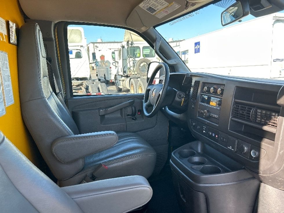 Light Duty Box Truck-Light and Medium Duty Trucks-GMC-2022-Savana G33503-Capitol Heights-MD-101,309\n\t\tmiles-$ 26,500 - Image 21