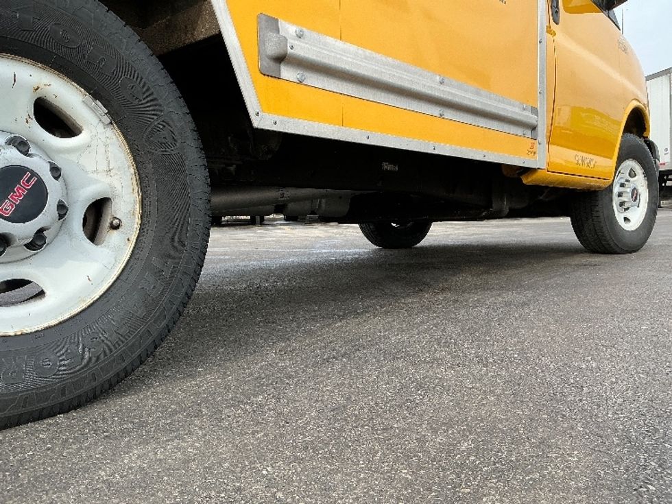 Light Duty Box Truck-Light and Medium Duty Trucks-GMC-2022-Savana G33503-East Chicago-IN-83,432\n\t\tmiles-$ 30,750 - Image 13