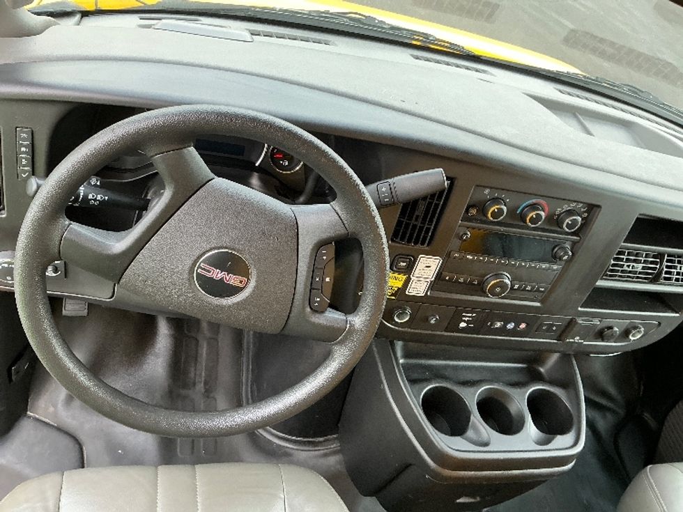 Light Duty Box Truck-Light and Medium Duty Trucks-GMC-2022-Savana G33503-East Chicago-IN-83,432\n\t\tmiles-$ 30,750 - Image 17