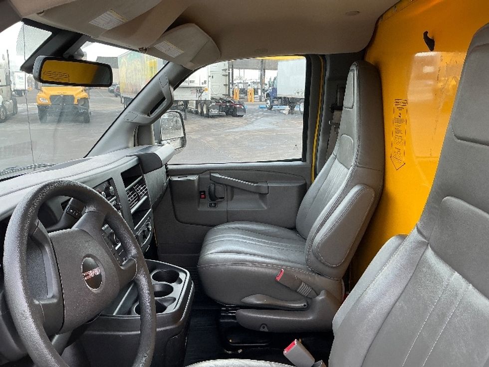 Light Duty Box Truck-Light and Medium Duty Trucks-GMC-2022-Savana G33503-East Chicago-IN-83,432\n\t\tmiles-$ 30,750 - Image 18
