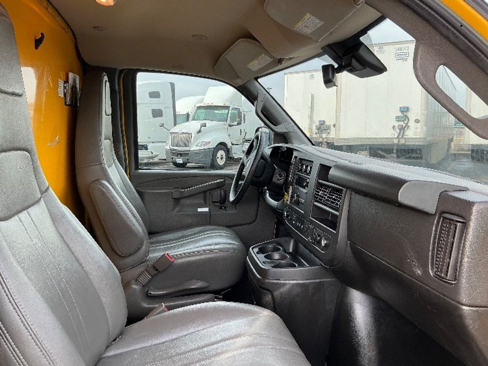 Light Duty Box Truck-Light and Medium Duty Trucks-GMC-2022-Savana G33503-East Chicago-IN-83,432\n\t\tmiles-$ 30,750 - Image 21