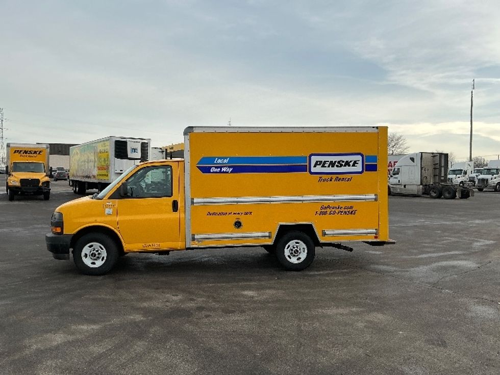 Light Duty Box Truck-Light and Medium Duty Trucks-GMC-2022-Savana G33503-East Chicago-IN-83,432\n\t\tmiles-$ 30,750 - Image 4