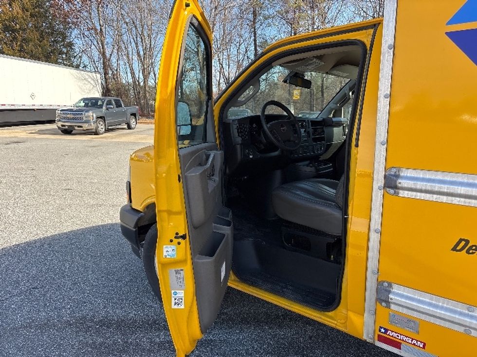 Light Duty Box Truck-Light and Medium Duty Trucks-GMC-2022-Savana G33503-Fort Myers-FL-126,655\n\t\tmiles-$ 25,000 - Image 15