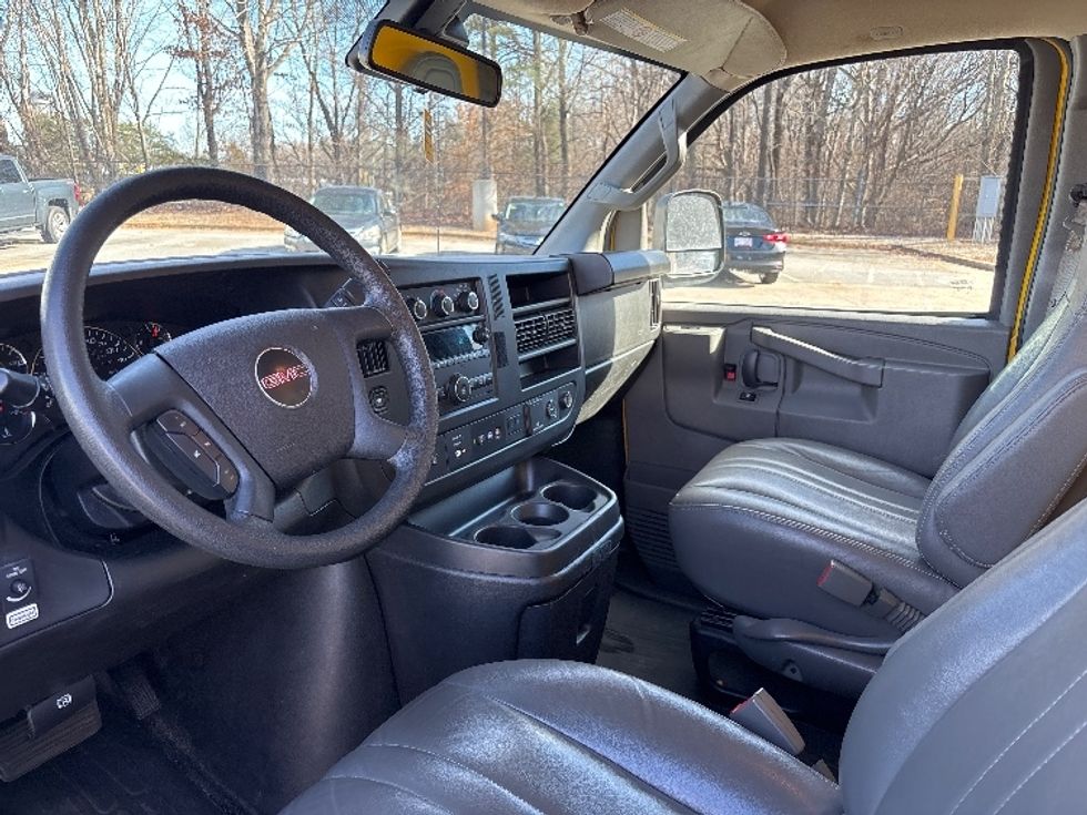 Light Duty Box Truck-Light and Medium Duty Trucks-GMC-2022-Savana G33503-Fort Myers-FL-126,655\n\t\tmiles-$ 25,000 - Image 16