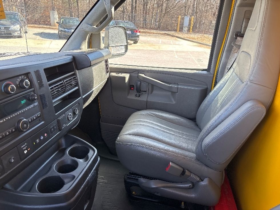 Light Duty Box Truck-Light and Medium Duty Trucks-GMC-2022-Savana G33503-Fort Myers-FL-126,655\n\t\tmiles-$ 25,000 - Image 18