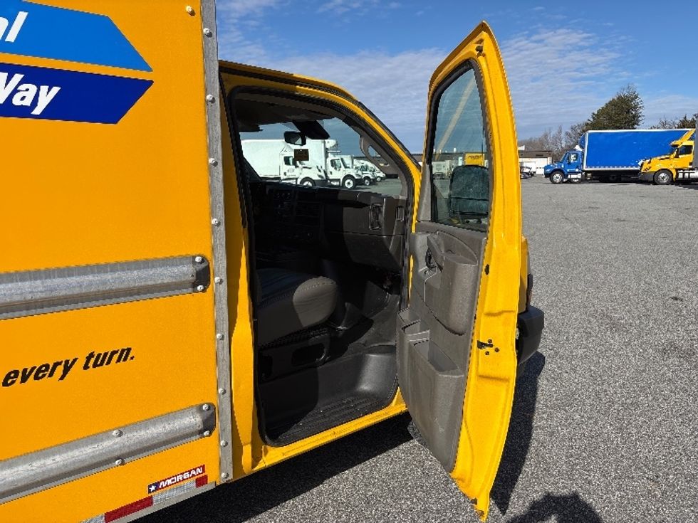 Light Duty Box Truck-Light and Medium Duty Trucks-GMC-2022-Savana G33503-Fort Myers-FL-126,655\n\t\tmiles-$ 25,000 - Image 19
