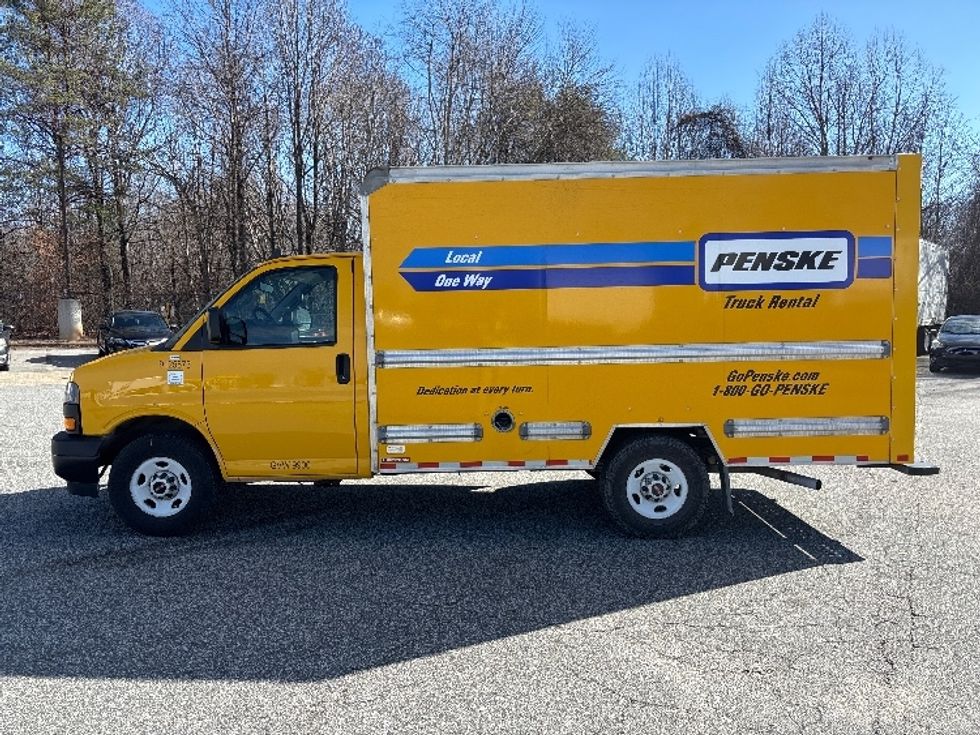 Light Duty Box Truck-Light and Medium Duty Trucks-GMC-2022-Savana G33503-Fort Myers-FL-126,655\n\t\tmiles-$ 25,000 - Image 4