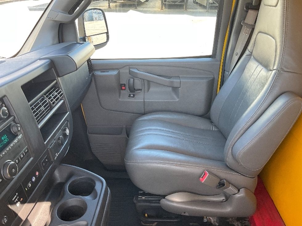 Light Duty Box Truck-Light and Medium Duty Trucks-GMC-2022-Savana G33503-Fort Wayne-IN-76,387\n\t\tmiles-$ 31,750 - Image 19