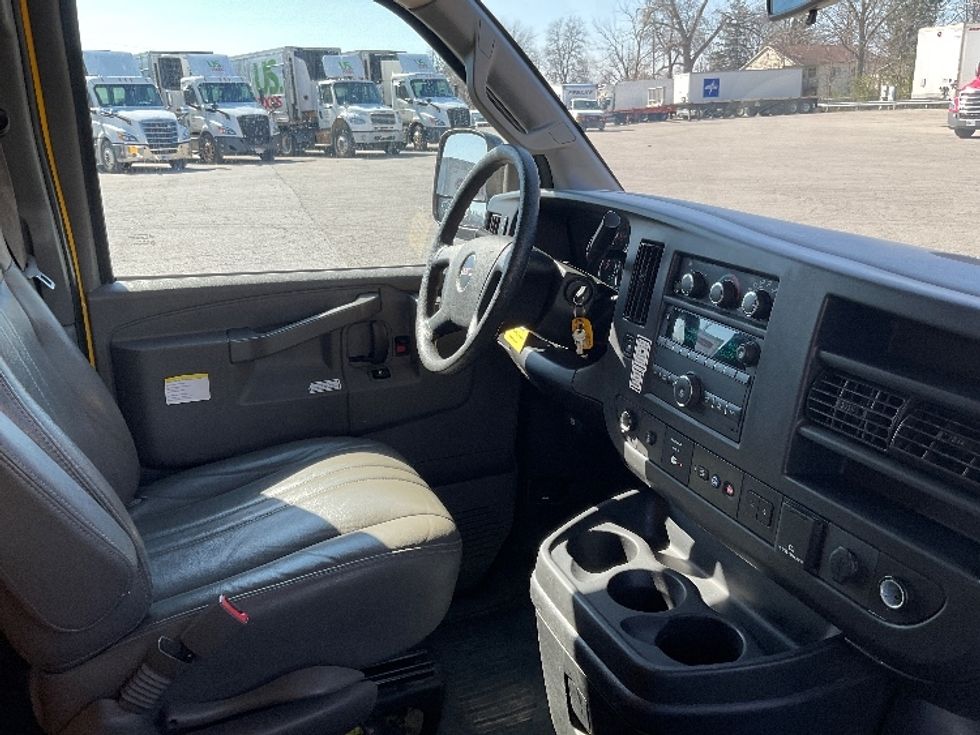 Light Duty Box Truck-Light and Medium Duty Trucks-GMC-2022-Savana G33503-Fort Wayne-IN-76,387\n\t\tmiles-$ 31,750 - Image 22