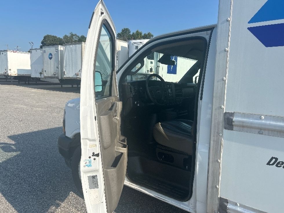 Light Duty Box Truck-Light and Medium Duty Trucks-GMC-2022-Savana G33503-Lagrange-GA-166,055\n\t\tmiles-$ 18,000 - Image 16