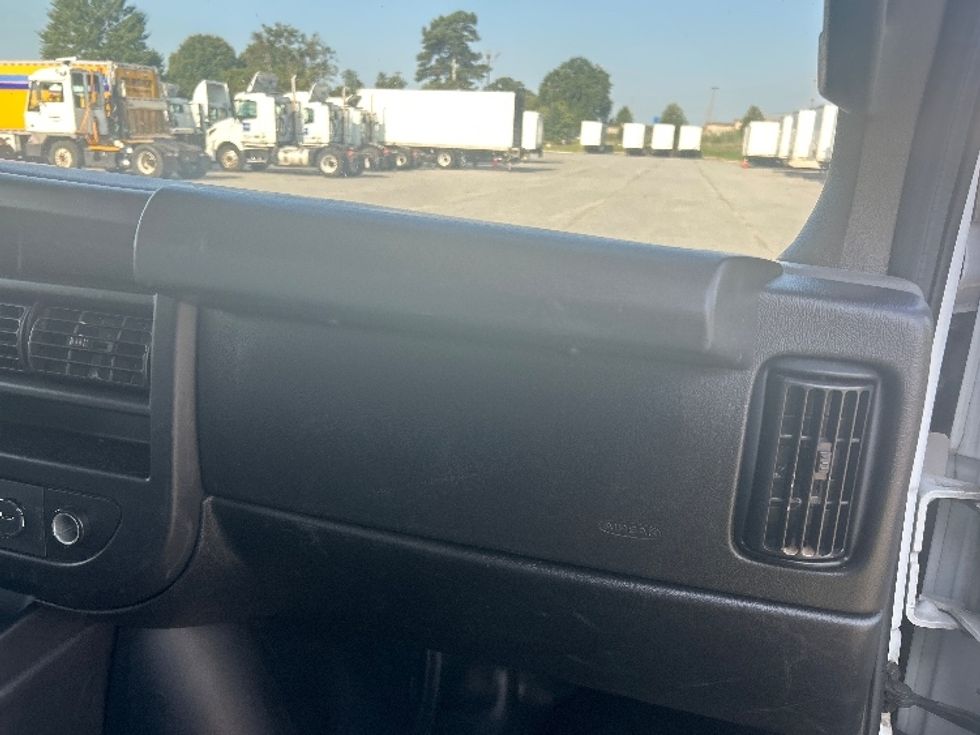 Light Duty Box Truck-Light and Medium Duty Trucks-GMC-2022-Savana G33503-Lagrange-GA-166,055\n\t\tmiles-$ 18,000 - Image 21