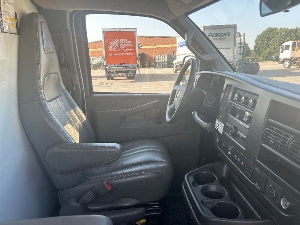 Light Duty Box Truck-Light and Medium Duty Trucks-GMC-2022-Savana G33503-Lagrange-GA-166,055\n\t\tmiles-$ 18,000 - Image 22