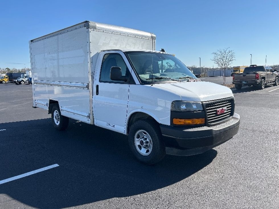 Light Duty Box Truck-Light and Medium Duty Trucks-GMC-2022-Savana G33503-Madison-AL-118,416\n\t\tmiles-$ 29,500 - Image 1