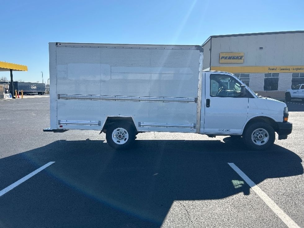 Light Duty Box Truck-Light and Medium Duty Trucks-GMC-2022-Savana G33503-Madison-AL-118,416\n\t\tmiles-$ 29,500 - Image 14
