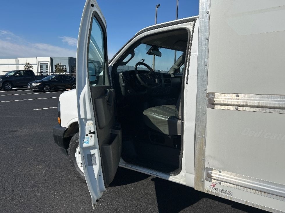 Light Duty Box Truck-Light and Medium Duty Trucks-GMC-2022-Savana G33503-Madison-AL-118,416\n\t\tmiles-$ 29,500 - Image 15