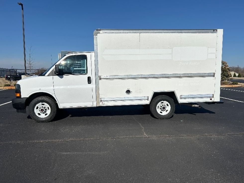 Light Duty Box Truck-Light and Medium Duty Trucks-GMC-2022-Savana G33503-Madison-AL-118,416\n\t\tmiles-$ 29,500 - Image 4
