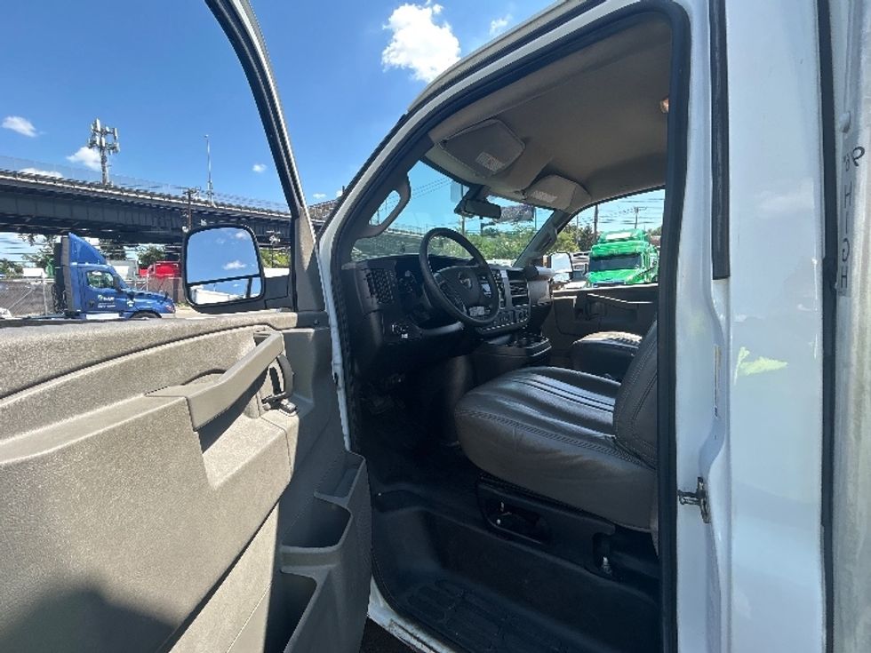 Light Duty Box Truck-Light and Medium Duty Trucks-GMC-2022-Savana G33503-Millville-NJ-138,056\n\t\tmiles-$ 23,250 - Image 15