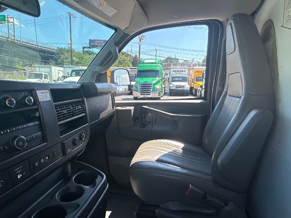 Light Duty Box Truck-Light and Medium Duty Trucks-GMC-2022-Savana G33503-Millville-NJ-138,056\n\t\tmiles-$ 23,250 - Image 18