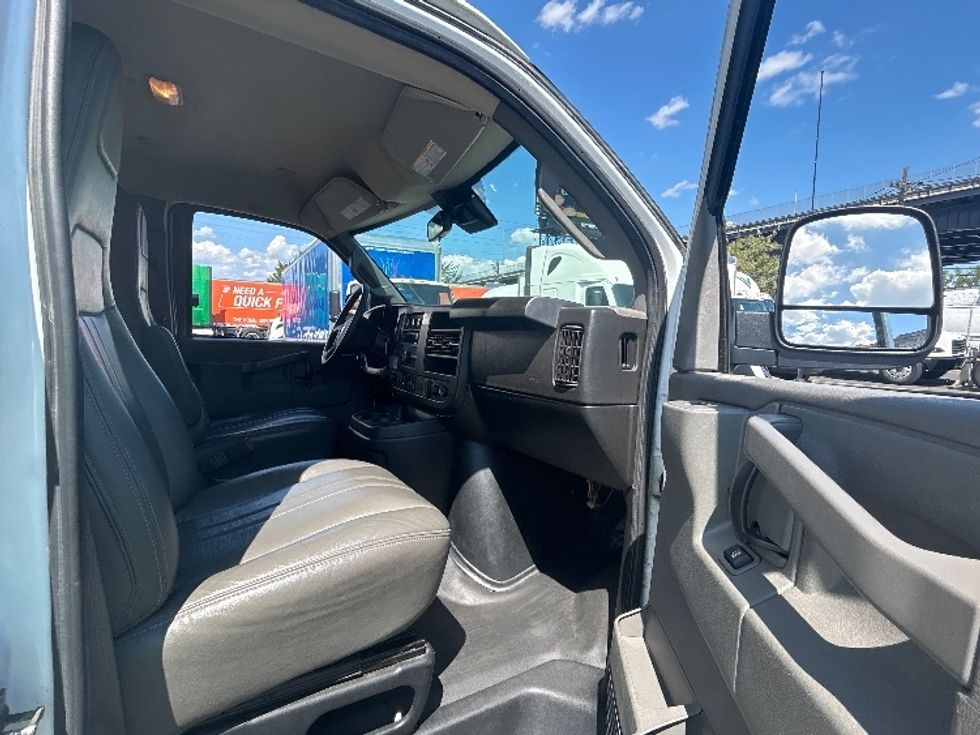 Light Duty Box Truck-Light and Medium Duty Trucks-GMC-2022-Savana G33503-Millville-NJ-138,056\n\t\tmiles-$ 23,250 - Image 19