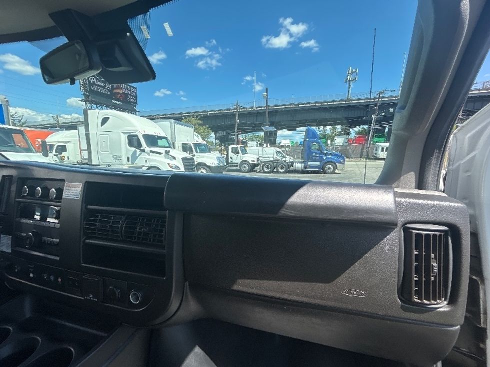 Light Duty Box Truck-Light and Medium Duty Trucks-GMC-2022-Savana G33503-Millville-NJ-138,056\n\t\tmiles-$ 23,250 - Image 20
