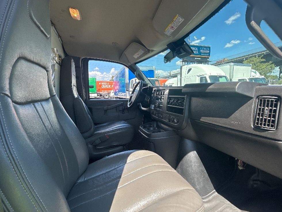 Light Duty Box Truck-Light and Medium Duty Trucks-GMC-2022-Savana G33503-Millville-NJ-138,056\n\t\tmiles-$ 23,250 - Image 21