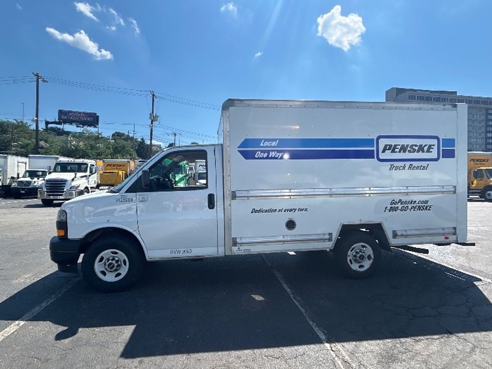 Light Duty Box Truck-Light and Medium Duty Trucks-GMC-2022-Savana G33503-Millville-NJ-138,056\n\t\tmiles-$ 23,250 - Image 4