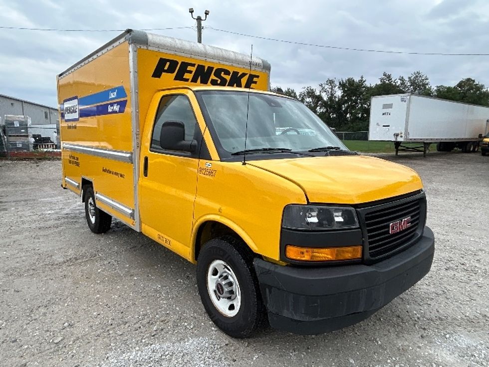 Light Duty Box Truck-Light and Medium Duty Trucks-GMC-2022-Savana G33503-Moberly-MO-143,331\n\t\tmiles-$ 19,000 - Image 1