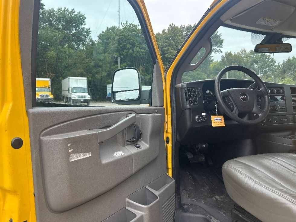 Light Duty Box Truck-Light and Medium Duty Trucks-GMC-2022-Savana G33503-Moberly-MO-143,331\n\t\tmiles-$ 19,000 - Image 16