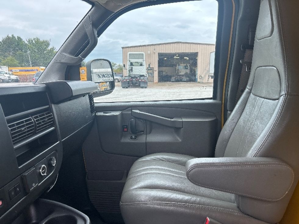 Light Duty Box Truck-Light and Medium Duty Trucks-GMC-2022-Savana G33503-Moberly-MO-143,331\n\t\tmiles-$ 19,000 - Image 19