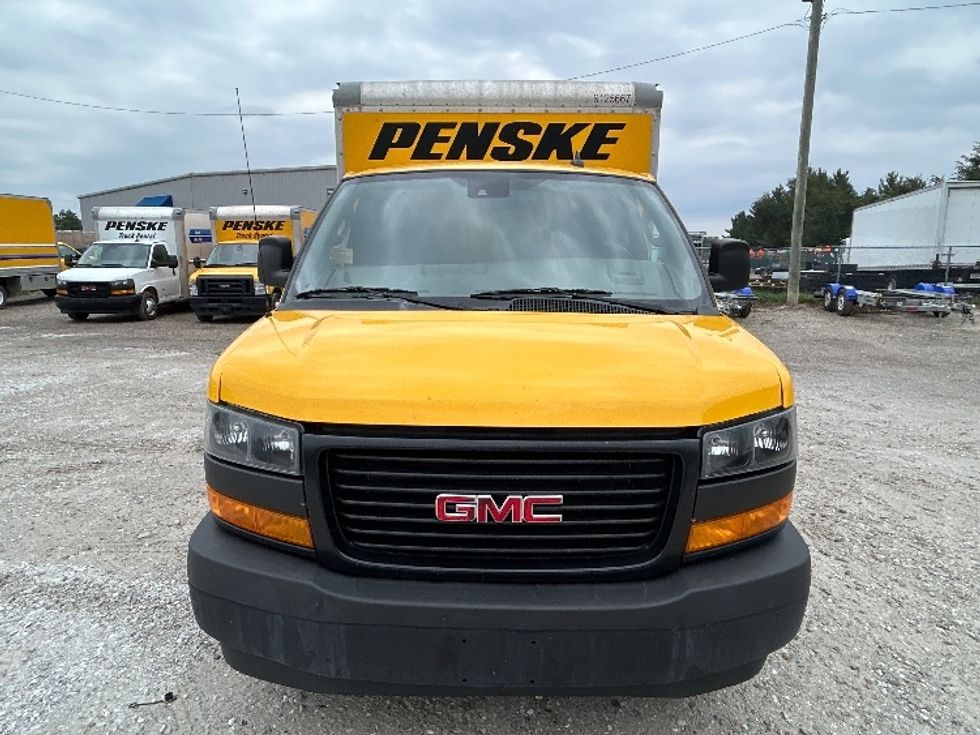 Light Duty Box Truck-Light and Medium Duty Trucks-GMC-2022-Savana G33503-Moberly-MO-143,331\n\t\tmiles-$ 19,000 - Image 2