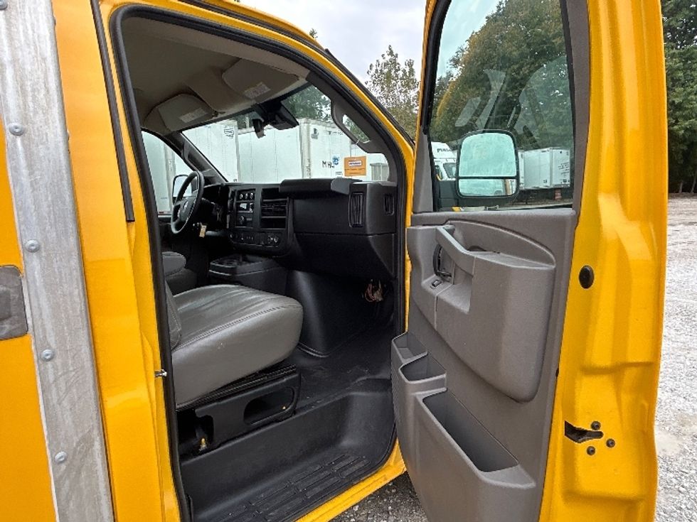 Light Duty Box Truck-Light and Medium Duty Trucks-GMC-2022-Savana G33503-Moberly-MO-143,331\n\t\tmiles-$ 19,000 - Image 20