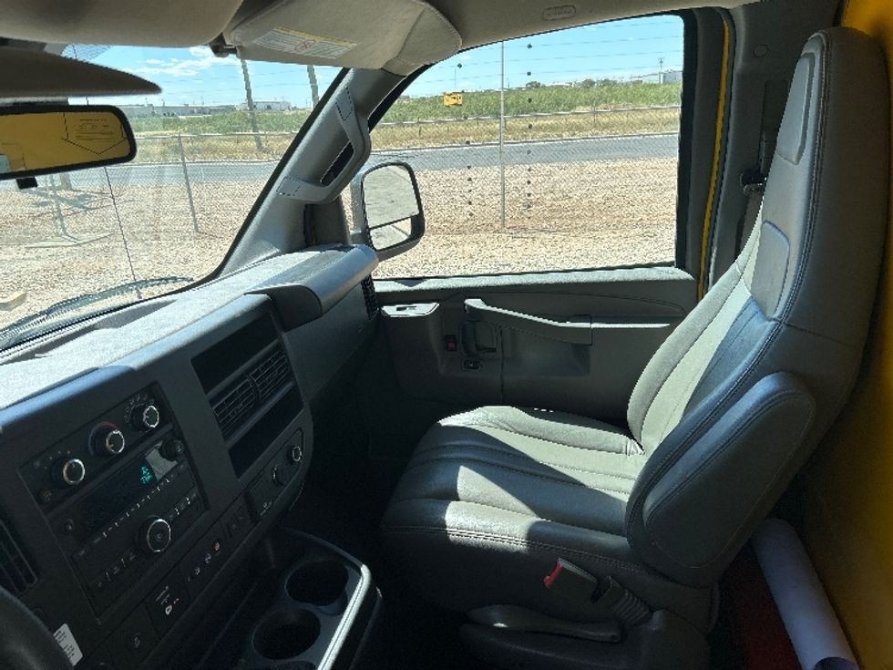 Light Duty Box Truck-Light and Medium Duty Trucks-GMC-2022-Savana G33503-Odessa-TX-112,442\n\t\tmiles-$ 25,250 - Image 18