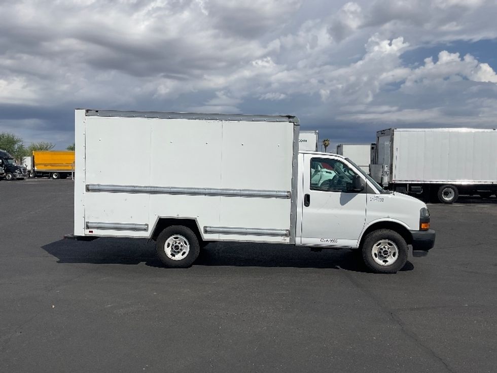 Light Duty Box Truck-Light and Medium Duty Trucks-GMC-2022-Savana G33503-Phoenix-AZ-115,588\n\t\tmiles-$ 26,250 - Image 15