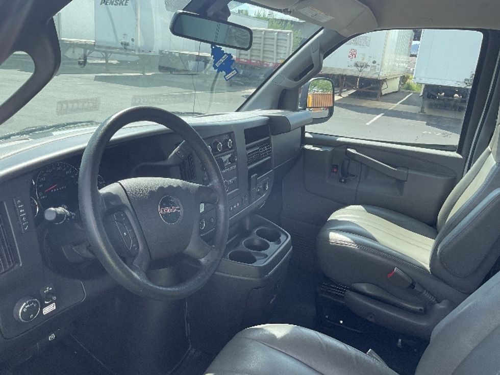 Light Duty Box Truck-Light and Medium Duty Trucks-GMC-2022-Savana G33503-Phoenix-AZ-115,588\n\t\tmiles-$ 26,250 - Image 17