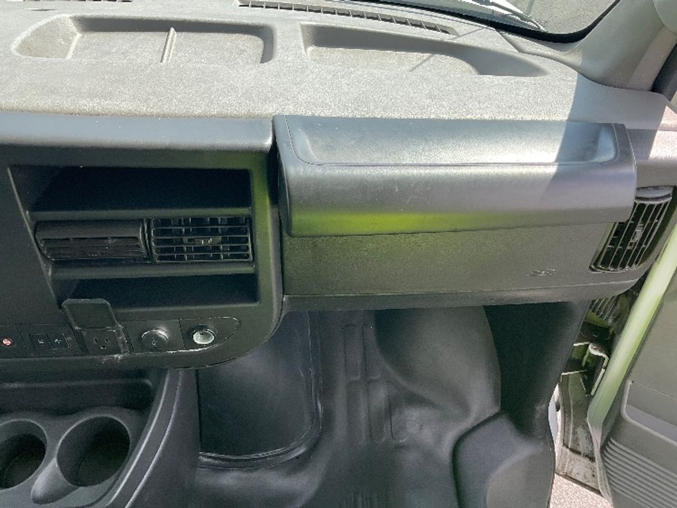 Light Duty Box Truck-Light and Medium Duty Trucks-GMC-2022-Savana G33503-Phoenix-AZ-115,588\n\t\tmiles-$ 26,250 - Image 21