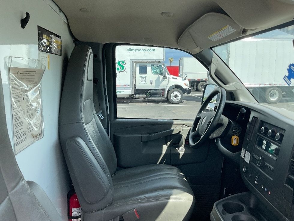 Light Duty Box Truck-Light and Medium Duty Trucks-GMC-2022-Savana G33503-Phoenix-AZ-115,588\n\t\tmiles-$ 26,250 - Image 22