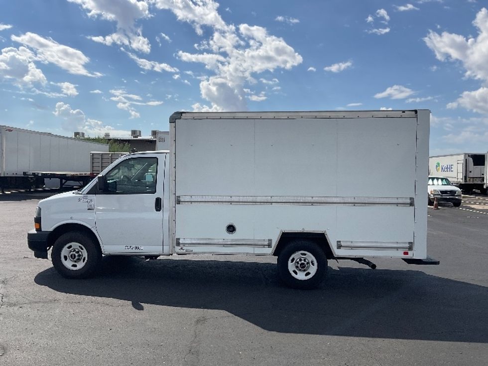 Light Duty Box Truck-Light and Medium Duty Trucks-GMC-2022-Savana G33503-Phoenix-AZ-115,588\n\t\tmiles-$ 26,250 - Image 4