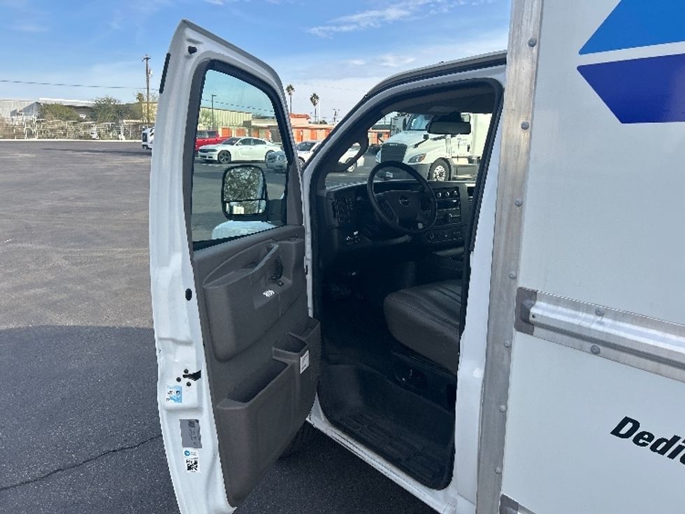 Light Duty Box Truck-Light and Medium Duty Trucks-GMC-2022-Savana G33503-Phoenix-AZ-91,686\n\t\tmiles-$ 29,750 - Image 14
