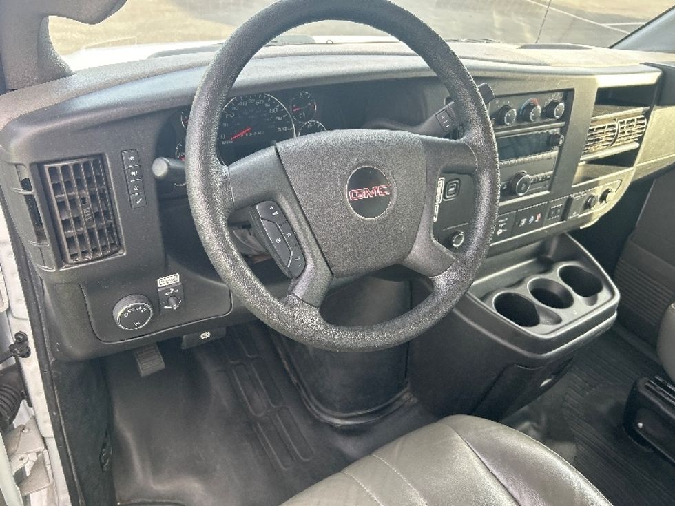 Light Duty Box Truck-Light and Medium Duty Trucks-GMC-2022-Savana G33503-Phoenix-AZ-91,686\n\t\tmiles-$ 29,750 - Image 15