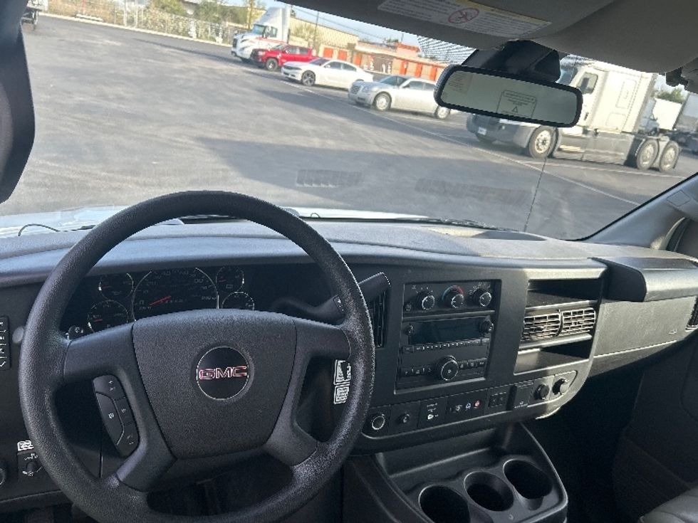 Light Duty Box Truck-Light and Medium Duty Trucks-GMC-2022-Savana G33503-Phoenix-AZ-91,686\n\t\tmiles-$ 29,750 - Image 16