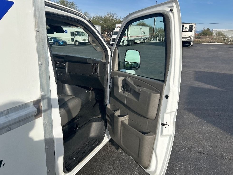 Light Duty Box Truck-Light and Medium Duty Trucks-GMC-2022-Savana G33503-Phoenix-AZ-91,686\n\t\tmiles-$ 29,750 - Image 18