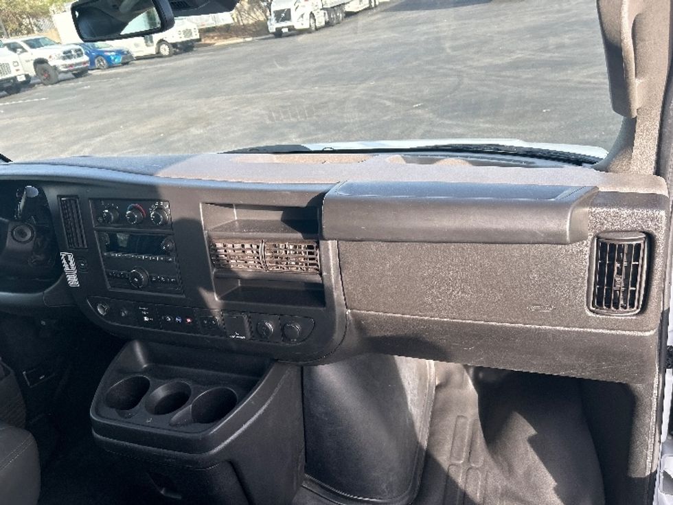 Light Duty Box Truck-Light and Medium Duty Trucks-GMC-2022-Savana G33503-Phoenix-AZ-91,686\n\t\tmiles-$ 29,750 - Image 19