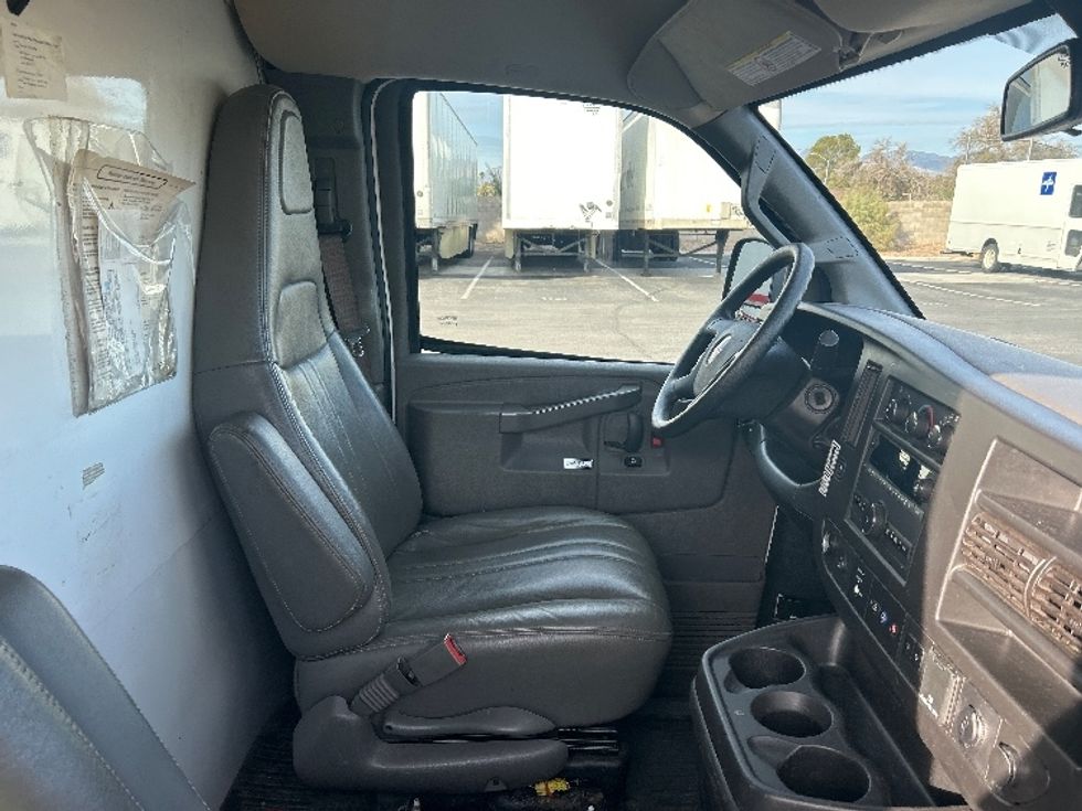 Light Duty Box Truck-Light and Medium Duty Trucks-GMC-2022-Savana G33503-Phoenix-AZ-91,686\n\t\tmiles-$ 29,750 - Image 20