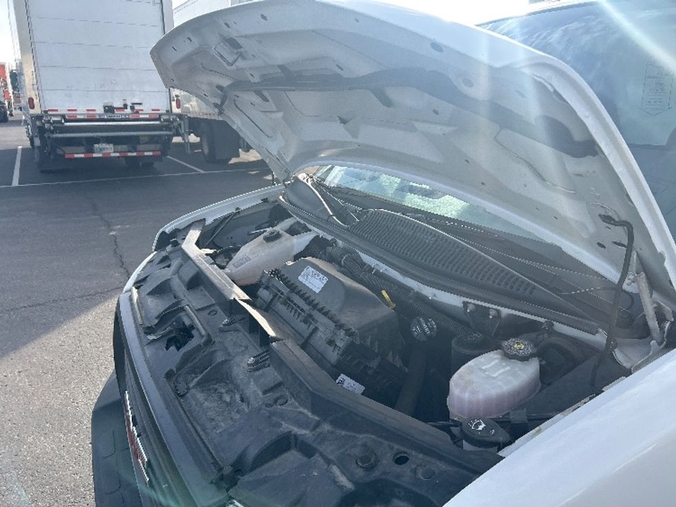 Light Duty Box Truck-Light and Medium Duty Trucks-GMC-2022-Savana G33503-Phoenix-AZ-91,686\n\t\tmiles-$ 29,750 - Image 23