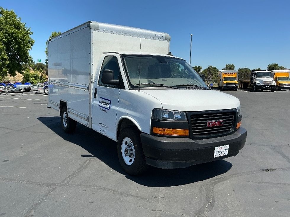 Light Duty Box Truck-Light and Medium Duty Trucks-GMC-2022-Savana G33503-Sacramento-CA-105,686\n\t\tmiles-$ 31,750 - Image 1
