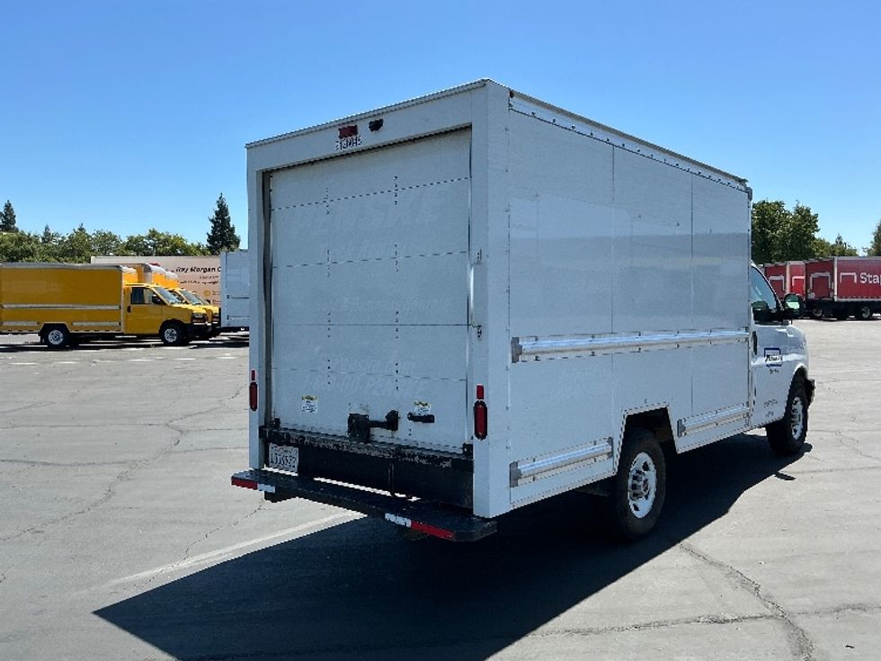 Light Duty Box Truck-Light and Medium Duty Trucks-GMC-2022-Savana G33503-Sacramento-CA-105,686\n\t\tmiles-$ 31,750 - Image 12