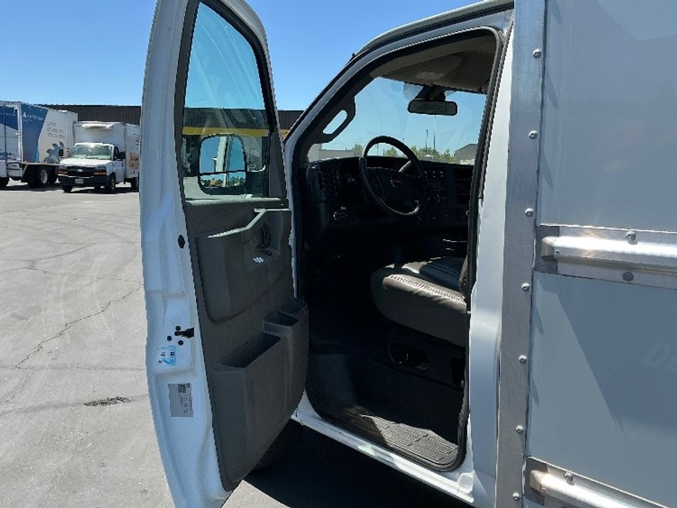 Light Duty Box Truck-Light and Medium Duty Trucks-GMC-2022-Savana G33503-Sacramento-CA-105,686\n\t\tmiles-$ 31,750 - Image 15
