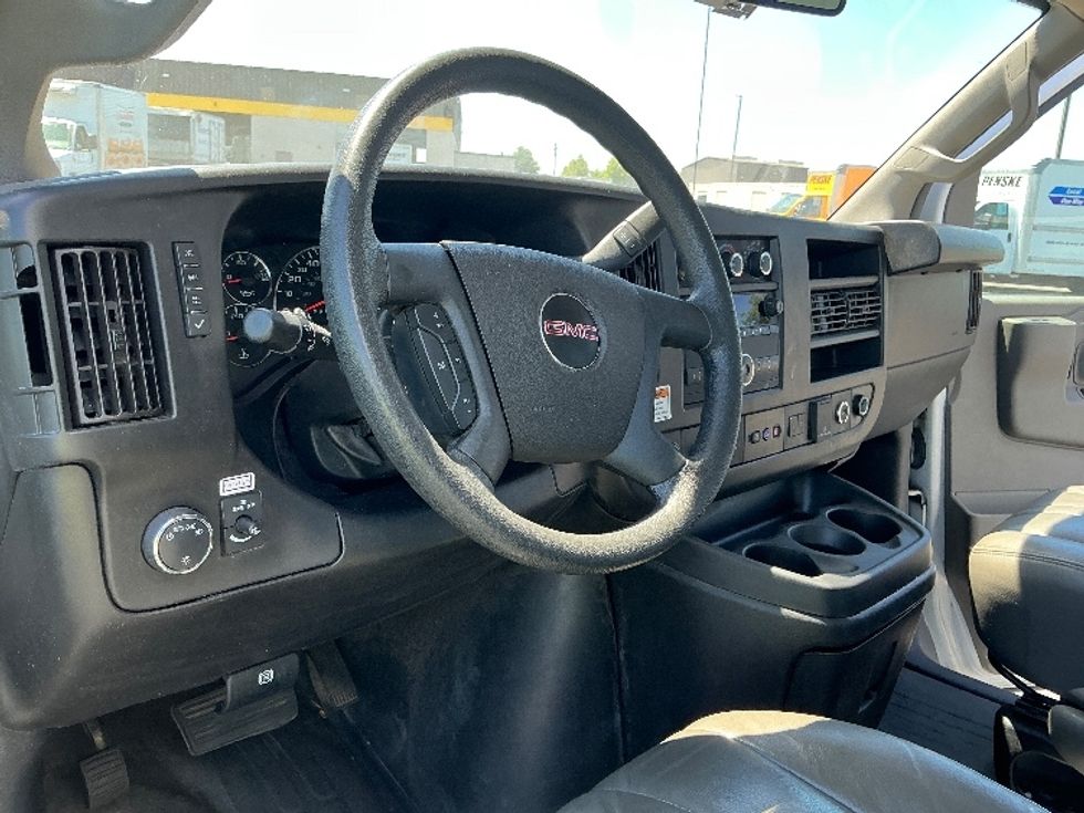 Light Duty Box Truck-Light and Medium Duty Trucks-GMC-2022-Savana G33503-Sacramento-CA-105,686\n\t\tmiles-$ 31,750 - Image 16
