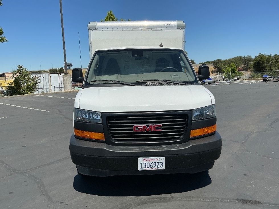 Light Duty Box Truck-Light and Medium Duty Trucks-GMC-2022-Savana G33503-Sacramento-CA-105,686\n\t\tmiles-$ 31,750 - Image 2